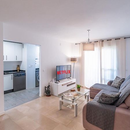 Casa Playa Guadalmar, Beautiful Apartment In Front Of The Sea, Wifi, Ac, Smart Tv, Private Parking マラガ エクステリア 写真