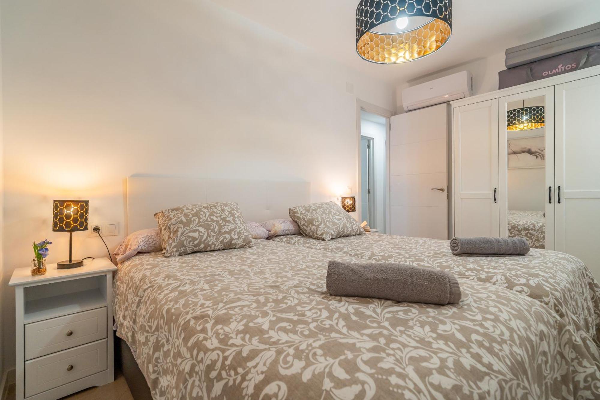 Casa Playa Guadalmar, Beautiful Apartment In Front Of The Sea, Wifi, Ac, Smart Tv, Private Parking マラガ エクステリア 写真