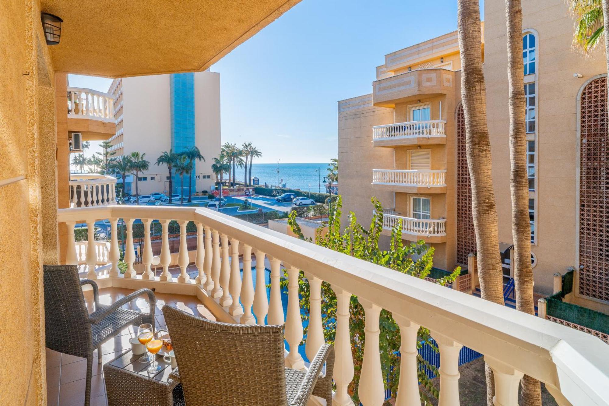 Casa Playa Guadalmar, Beautiful Apartment In Front Of The Sea, Wifi, Ac, Smart Tv, Private Parking マラガ エクステリア 写真