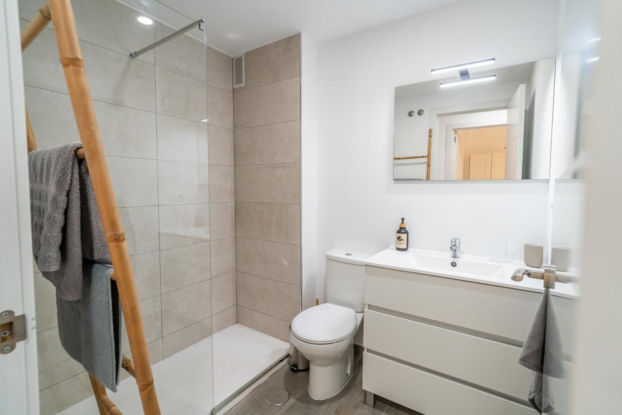 Casa Playa Guadalmar, Beautiful Apartment In Front Of The Sea, Wifi, Ac, Smart Tv, Private Parking マラガ エクステリア 写真