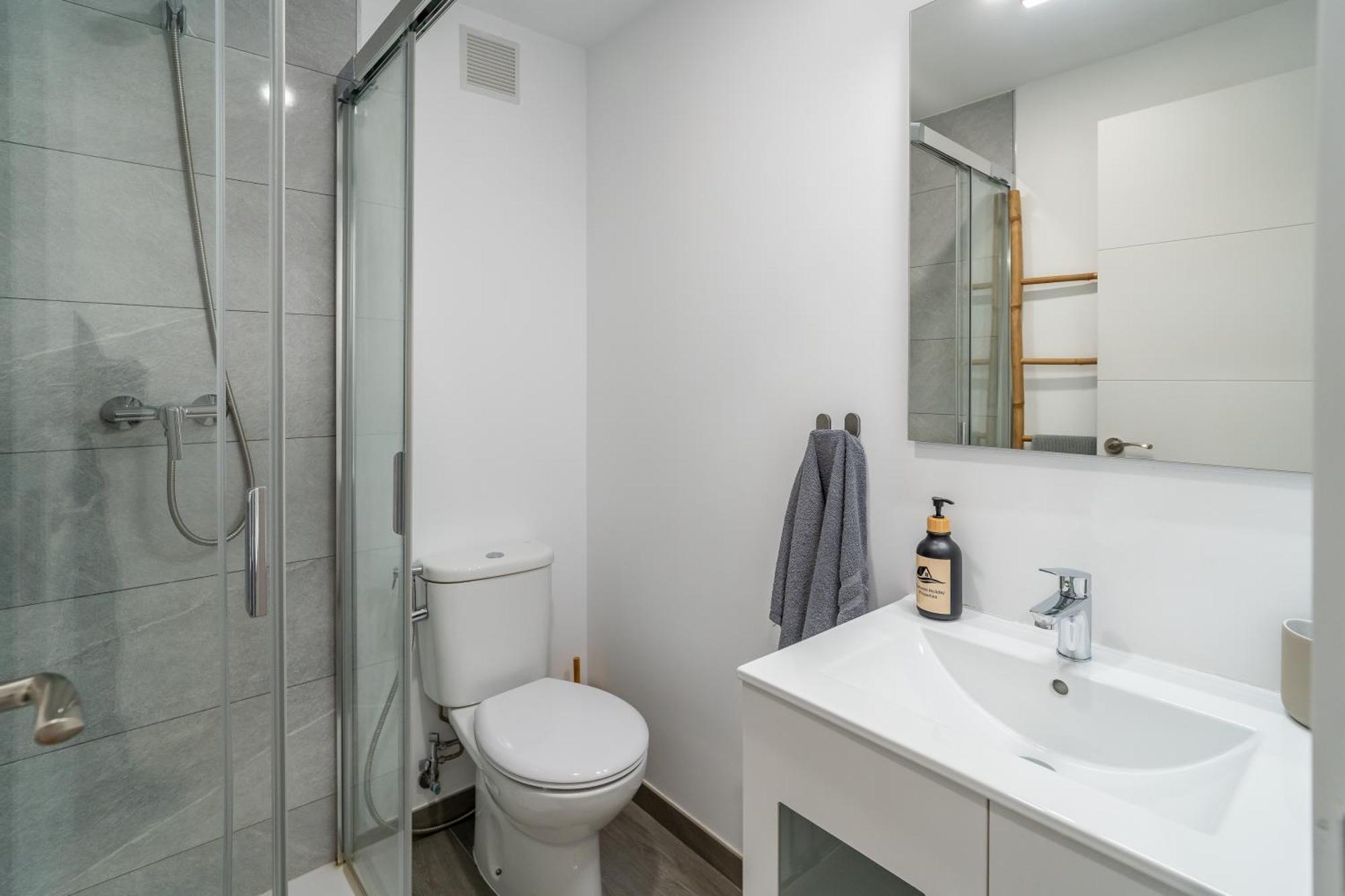 Casa Playa Guadalmar, Beautiful Apartment In Front Of The Sea, Wifi, Ac, Smart Tv, Private Parking マラガ エクステリア 写真
